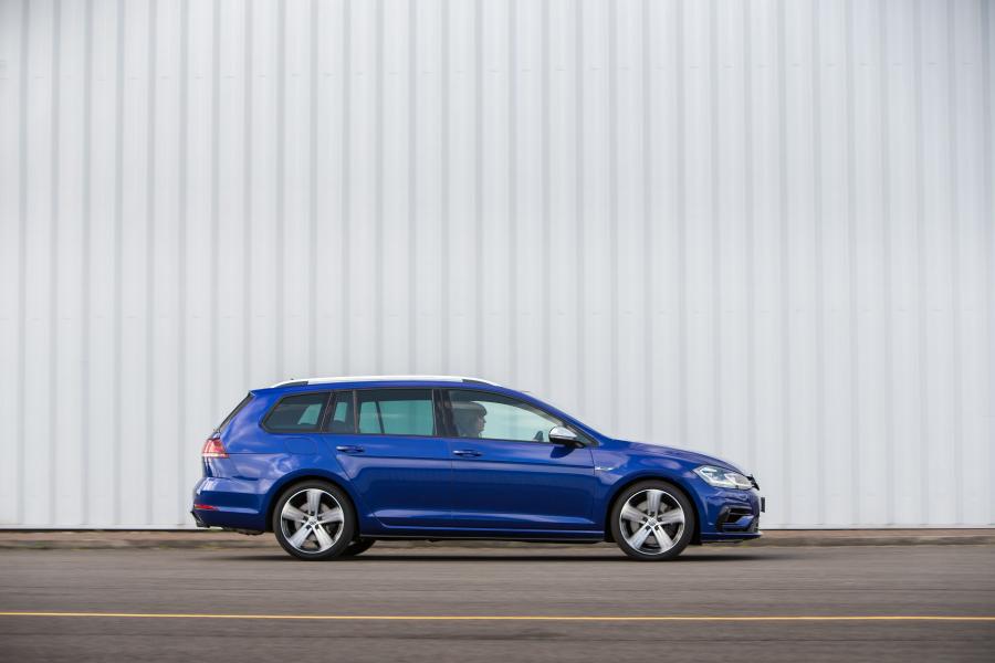  Volkswagen Golf R Estate 2017 года  (UK) (фото 20 из 31)